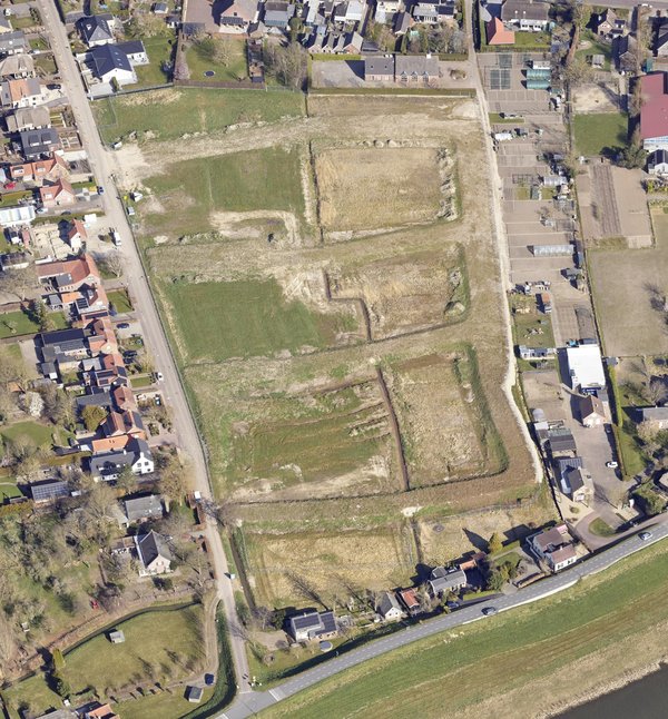 Luchtfoto Langestraat Wijk en Aalburg